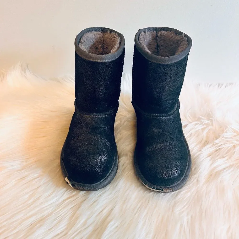 UGG Kids Classic ll Metallic Glitter Boots! ❤️